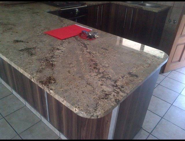 2 BEDROOM APARTMENT FOR SALE IN VANDERBIJLPARK SE 4